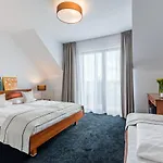 לינה וארוחת בוקר Pensjon Gieland Kolo Mragowa 3*